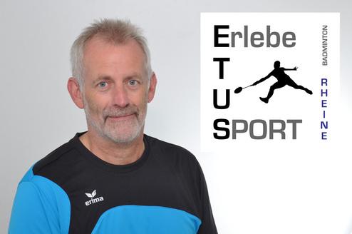 Trainer nagelt sie in der Umkleide Trainer nagelt sie in der Umkleide